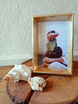 Decorative photo frame with 10x15cm printed picture