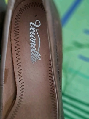 Brown pumps size 36 like new