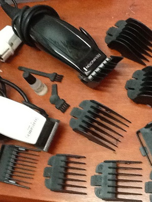 Ηλεκτρικές κουρευτικές και ξυριστικές μηχανές μεταχειρισμένες με τα παρελκόμενα