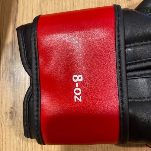 Boxing gloves like new, size 8