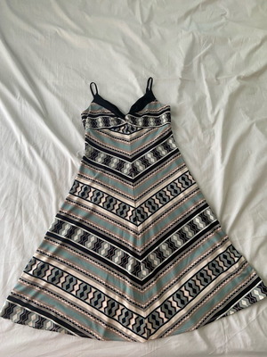 Φόρεμα 90s Y2K Bcbg MaxAzria μέγεθος S σαν καινούργιο πολύχρωμο
