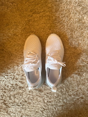 Nike Air Max 270 like new, size 39, white sports shoes