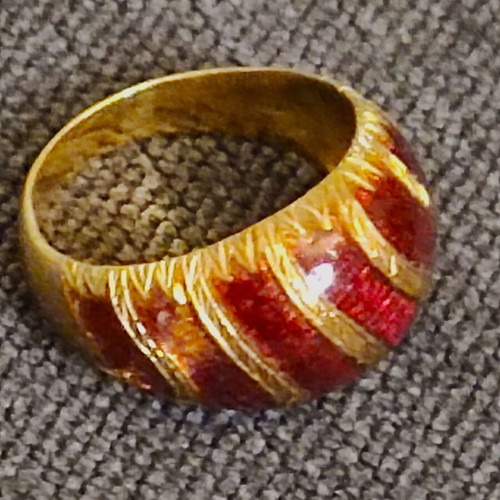 Vintage Chevalier ring 18K gold with burgundy enamel like new
