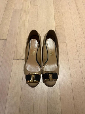 Μπαλαρίνες Salvatore Ferragamo μπεζ σαν καινούργιες, μέγεθος 38