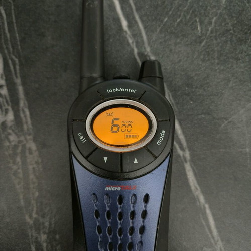 Cobra mt975 like new with 4 AAA batteries