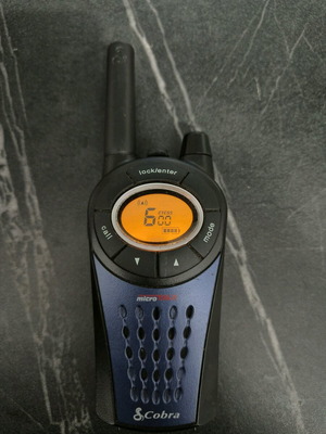 Cobra mt975 like new with 4 AAA batteries