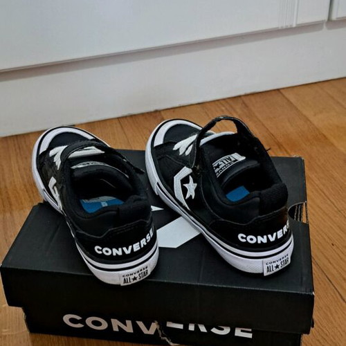 Converse shoes black size 28 like new