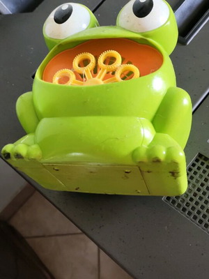 Frog bubble blower toy with battery like new