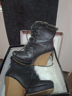 Women's boots used, natural leather, size 37