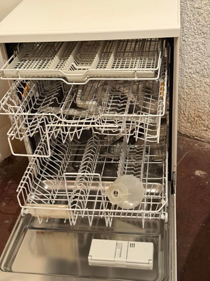 Miele G656SC freestanding dishwasher used, 60cm