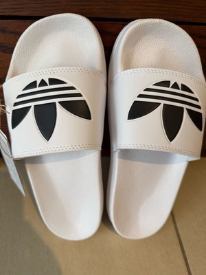 Παντόφλες Adidas άσπρες καινούργιες, μέγεθος 40.5