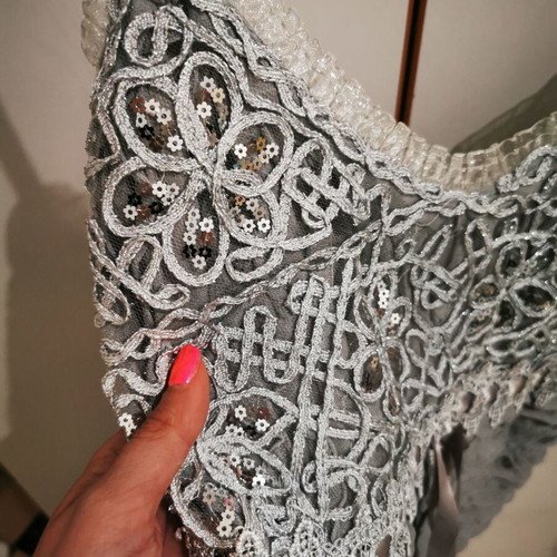 Grey dress with embroidery like new, elastic fabric, alpha line