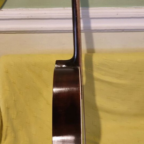 Greek guitar like new with strong sweet echo and case