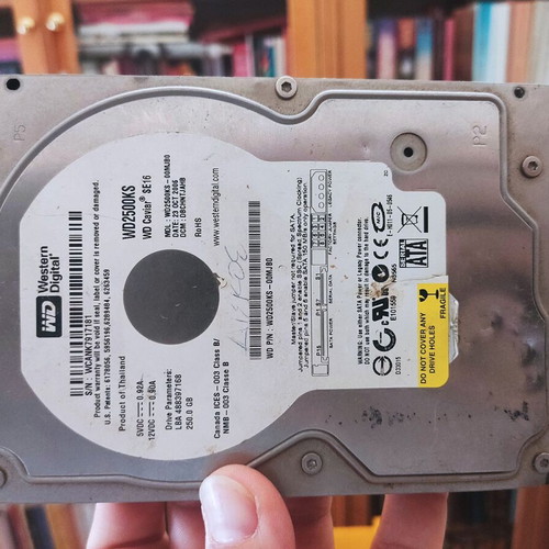 Hard drive used, only for spare parts, damaged