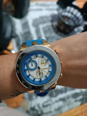 Breeze waterproof wristwatch women like new, blue