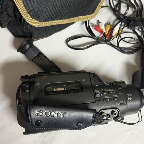 Vintage video camera Sony used with 2 batteries, door issue