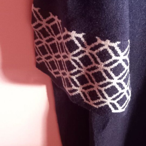 Knitted dress 3XL used with loose collar and beige patterns