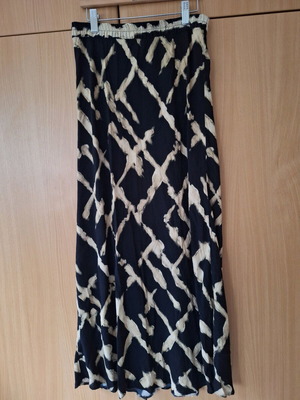 Zara midi skirt like new, black with beige print, size M