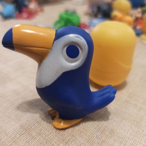 Toucan figure used, height 5.5 cm