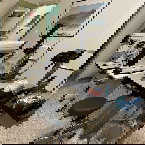 Οφθαλμολογικός εξοπλισμός μεταχειρισμένος με δοκιμαστικά γυαλιά και Haag Streit