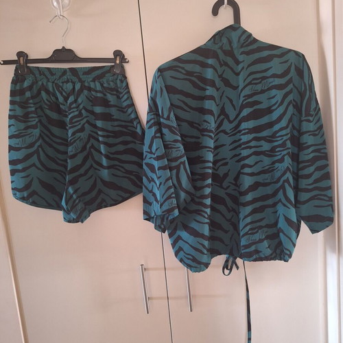 Inna Manoli shorts and jacket set like new, black and green