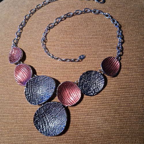 Elio short metal enameled necklace