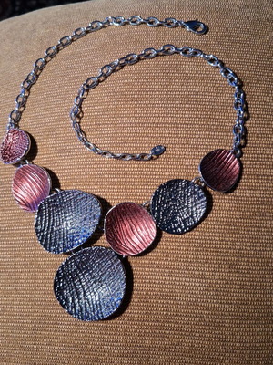 Elio short metal enameled necklace