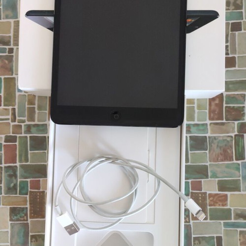 iPad mini 2 WiFi 16GB black like new