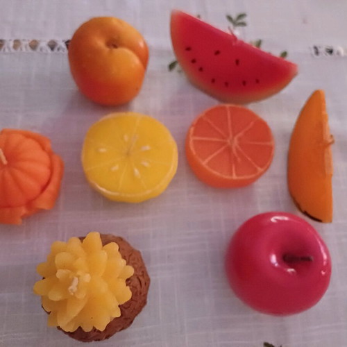 Scented candles new, set of 8 fruit shapes