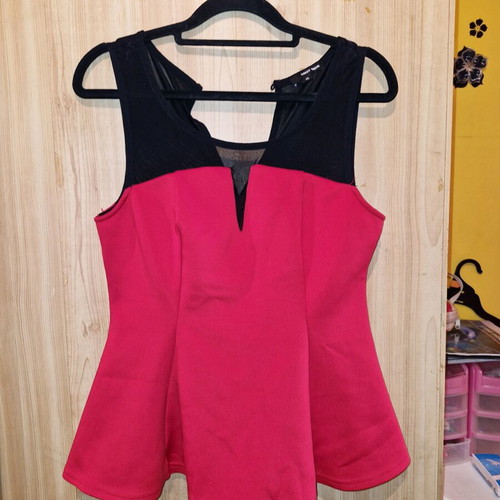 Tally Weijl sleeveless blouse like new, red and black, size L