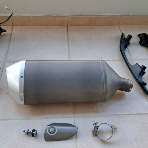 Suzuki GSX-R1000 OEM Exhaust (2017–2020) Unused with Extras