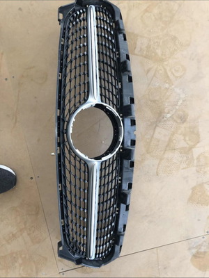 Μπροστινή μάσκα Mercedes CLA 180 μοντέλο 2018 σαν καινούργιο