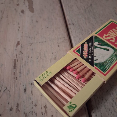 Swan Vestas vintage matches new