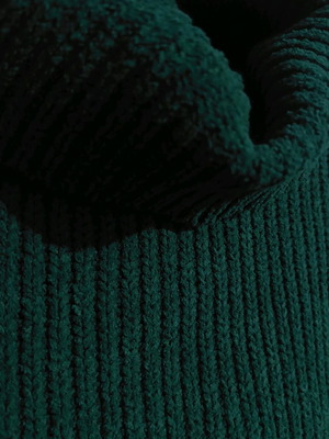 Calliope medium green pullover like new