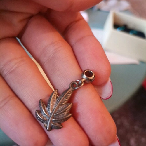 Leaf-shaped brass motif jewelry like new
