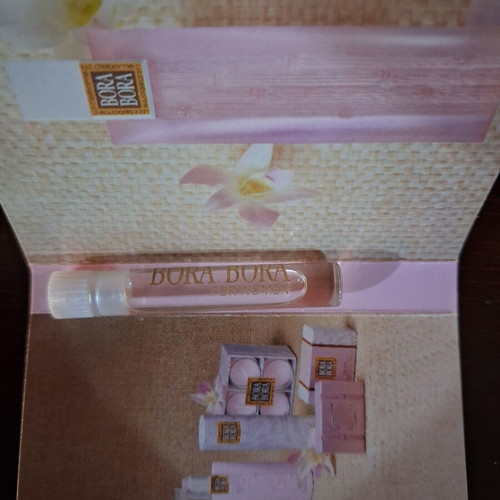 Perfume testers used, basket with 9 vintage and modern samples
