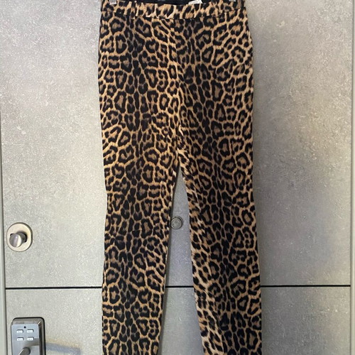 Zara women's leopard pants XS like new, fitted with zipper