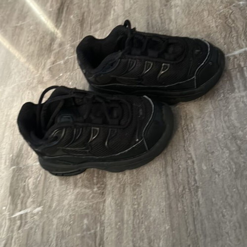 Nike tn plus 22 shoes used, black