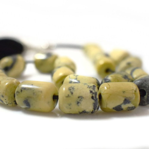 Worry beads with 21 natural howlite semi-precious stones new