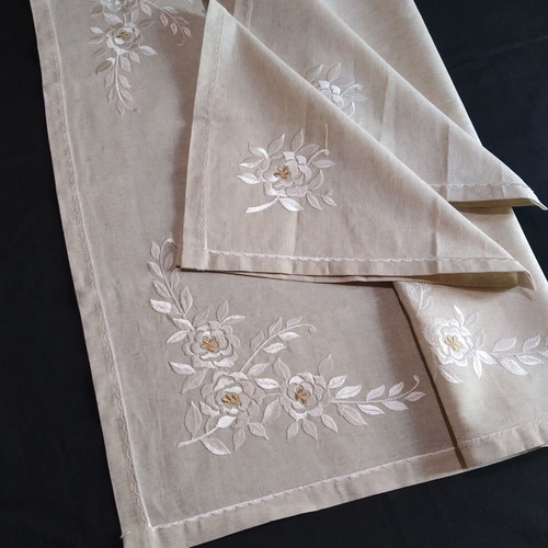 Set of 3 table linens with machine embroidery like new