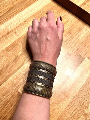 Vintage Atelier metal bracelet like new with geometric shapes gold