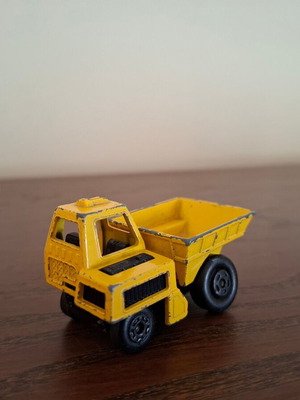 Matchbox Superfast No. 26 Site Dumper toy truck used, metal base