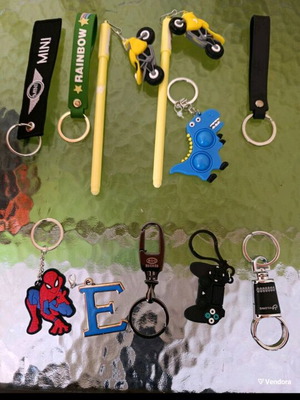 Πακέτο 11 μπρελόκ καινούργια, πολύχρωμα