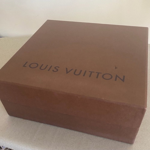 Louis Vouitton box used, size 24x23x6 cm