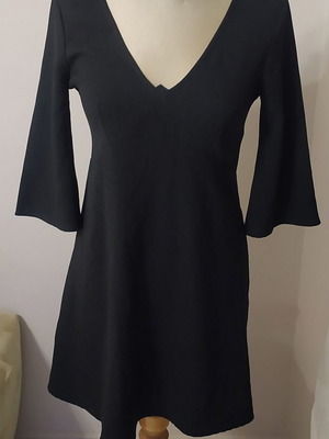 Black dress with 3/4 sleeves like new, size Small