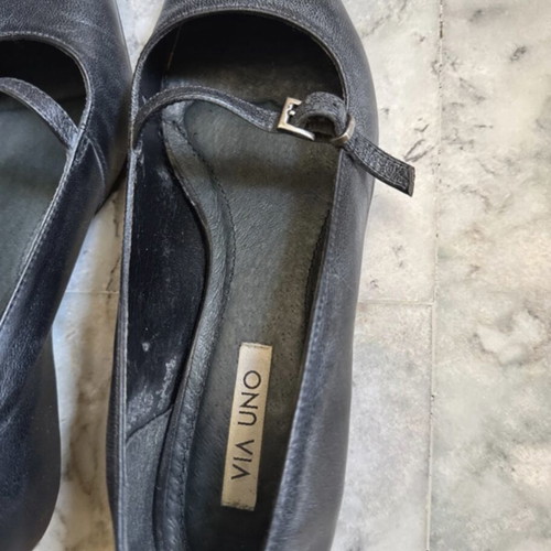 Via Uno Black Low Heel Pointed Mary Janes like new