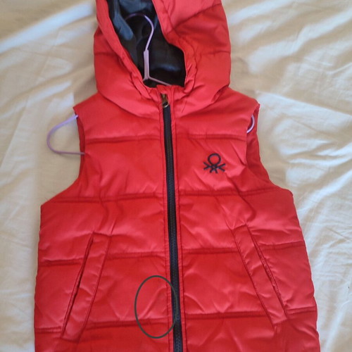 Benetton kids red sleeveless vest used for 2-3 years
