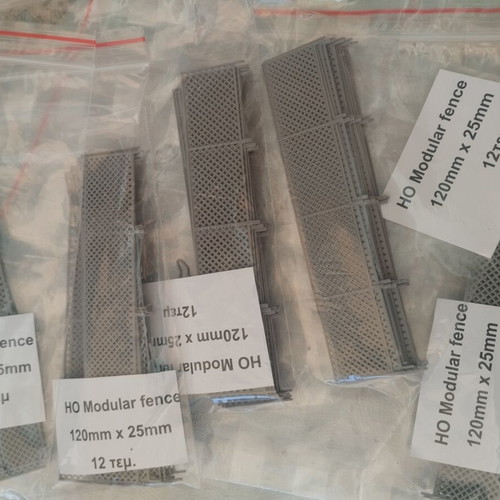 HO Scale Fences like new, set of 10 bags for modeling