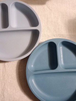 Πιάτα σιλικόνης με βεντούζες σαν καινούργια, σετ 2 τεμαχίων