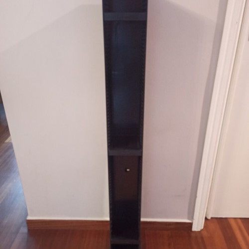 Stand CD tower Case Logic like new for 70 single and double CDs